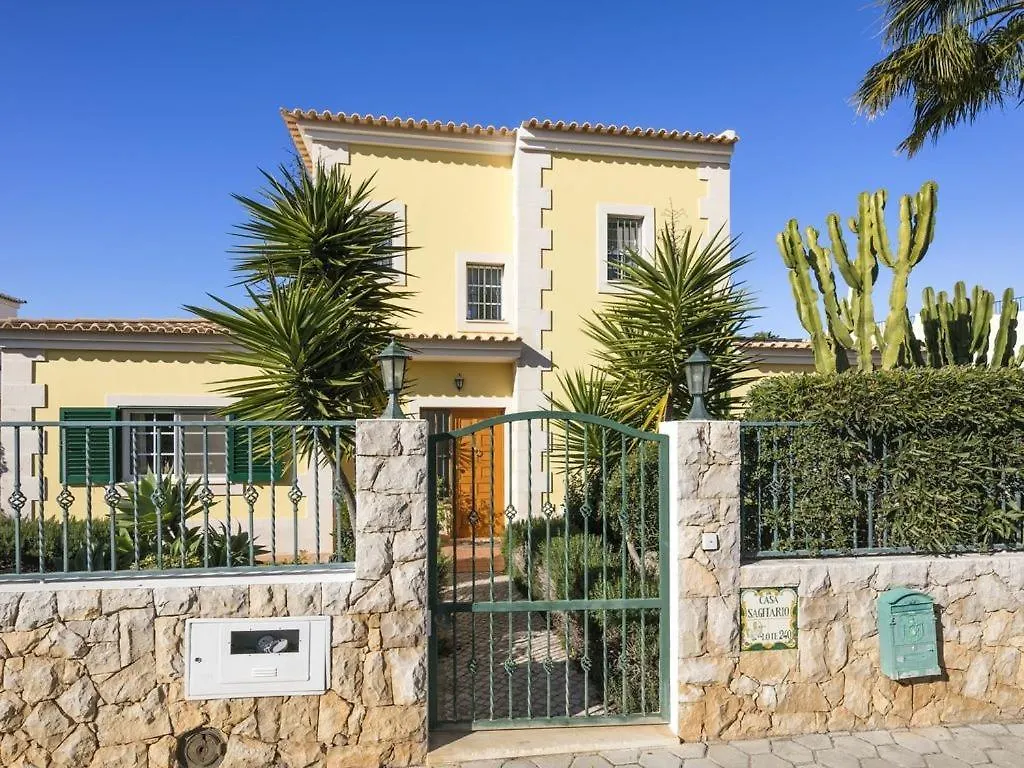 Casa Sagitario 0*, Estombar
